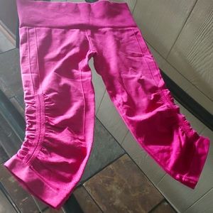 Lululemon -Ebb to street crop